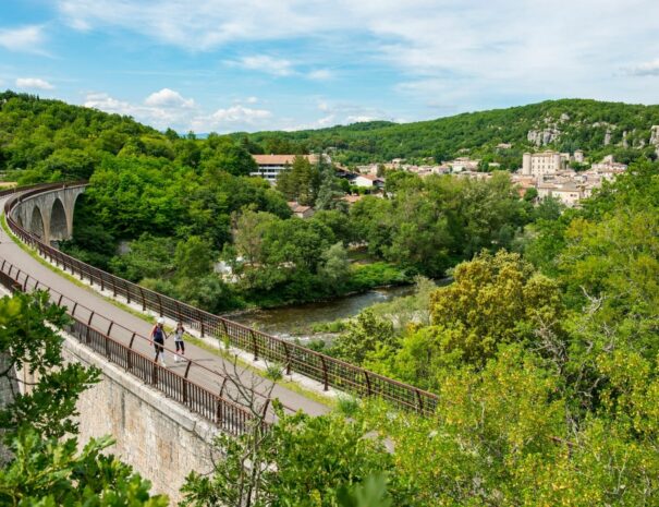 89-la-via-ardeche-amenagee-a-vogue-sur-l-ancien-vuiaduc-de-chemin-de-fer-matthieu-dupont-230-1680706648
